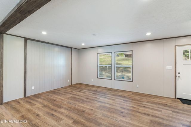 235 Clear Springs Rd, Harriman, TN 37748