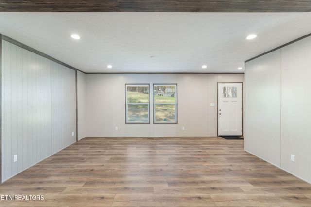 235 Clear Springs Rd, Harriman, TN 37748