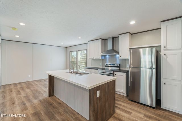 235 Clear Springs Rd, Harriman, TN 37748