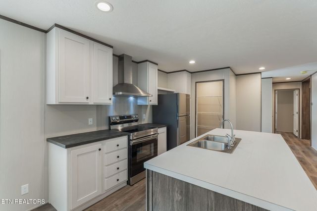 235 Clear Springs Rd, Harriman, TN 37748