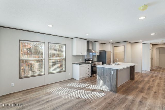 235 Clear Springs Rd, Harriman, TN 37748