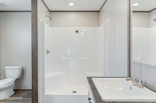 235 Clear Springs Rd, Harriman, TN 37748