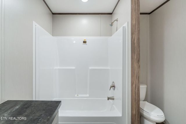 235 Clear Springs Rd, Harriman, TN 37748