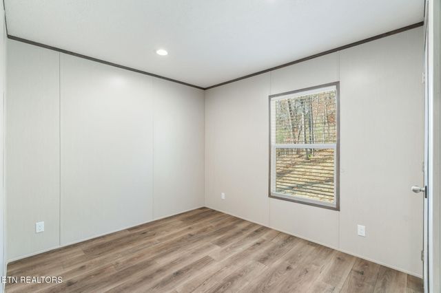 235 Clear Springs Rd, Harriman, TN 37748