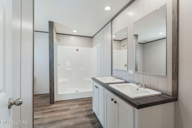 235 Clear Springs Rd, Harriman, TN 37748