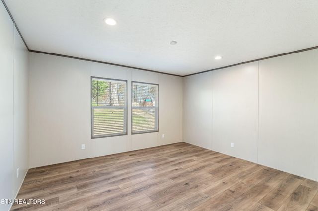 235 Clear Springs Rd, Harriman, TN 37748