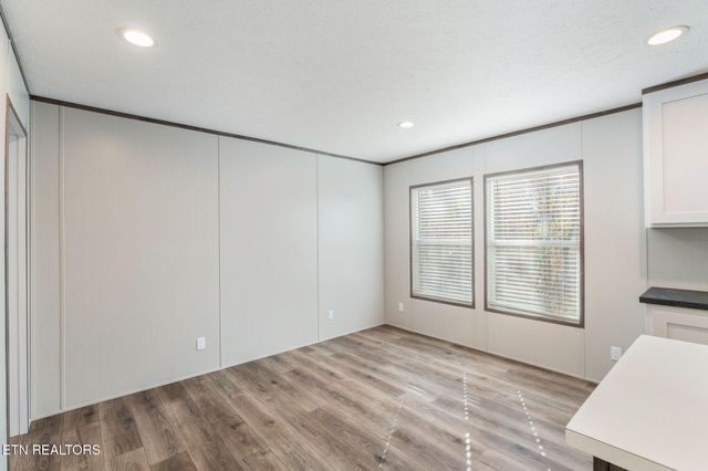 235 Clear Springs Rd, Harriman, TN 37748