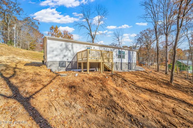235 Clear Springs Rd, Harriman, TN 37748