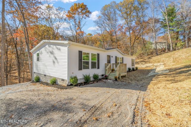 235 Clear Springs Rd, Harriman, TN 37748