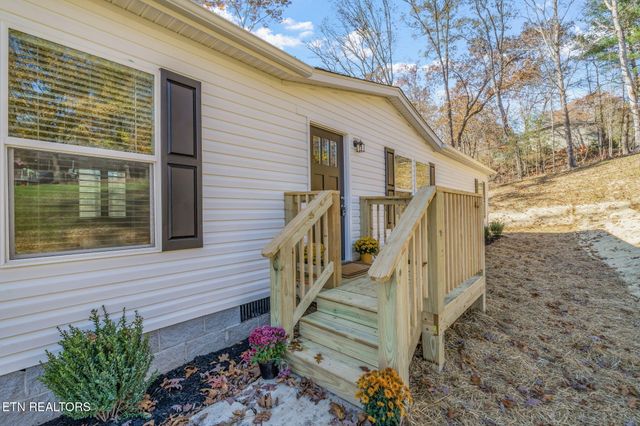 235 Clear Springs Rd, Harriman, TN 37748