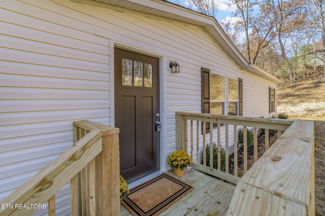 235 Clear Springs Rd, Harriman, TN 37748