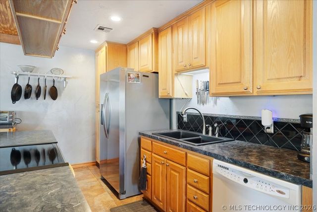 4410 Lakeshore, Kingston, OK 73439