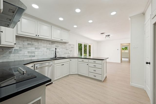 1717 Monaco Drive, Arlington, TX 76010
