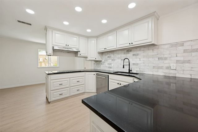 1717 Monaco Drive, Arlington, TX 76010