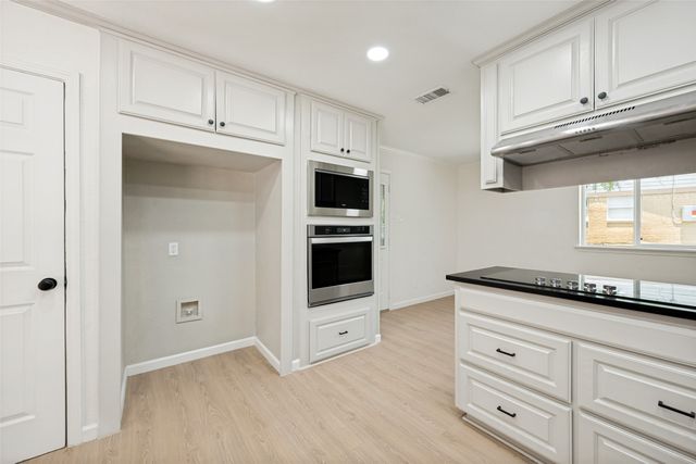 1717 Monaco Drive, Arlington, TX 76010