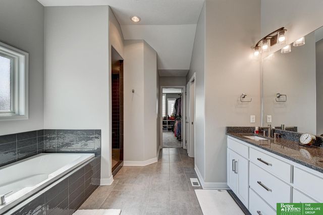 11618 Cooper Street, Papillion, NE 68046