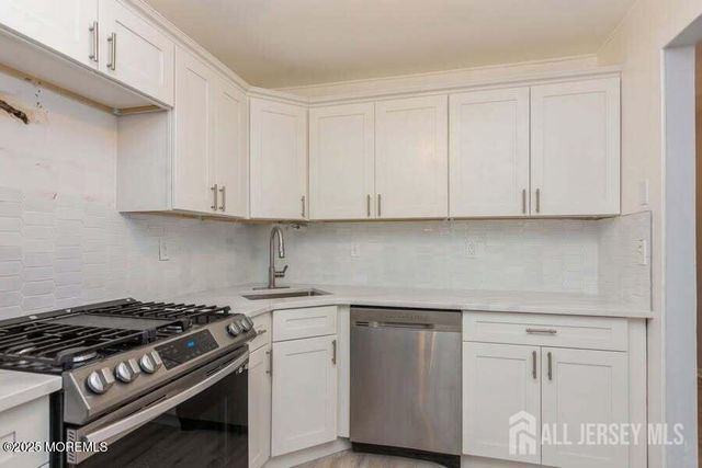 1101 Stoneridge Circle, Helmetta, NJ 08828