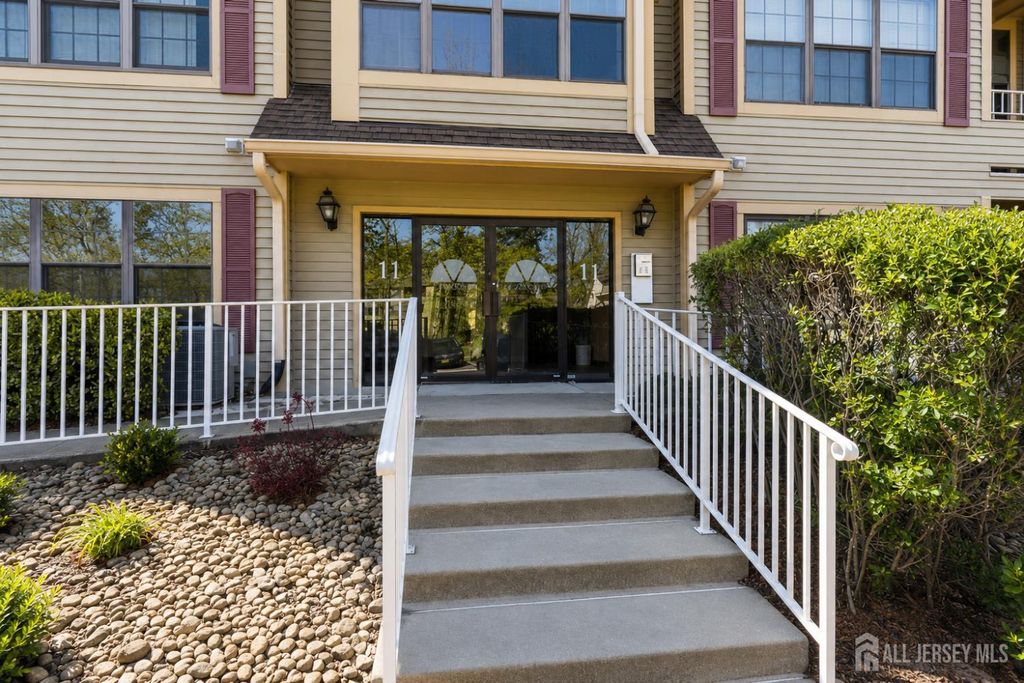 1101 Stoneridge Circle, Helmetta, NJ 08828