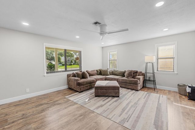 14364 Larkspur Lane, Wellington, FL 33414