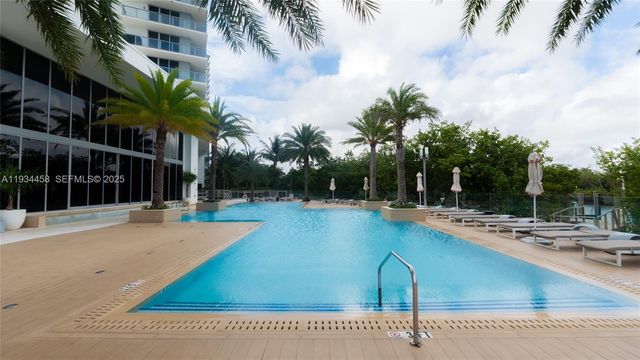 16385 Biscayne Blvd 3117, North Miami Beach, FL 33160