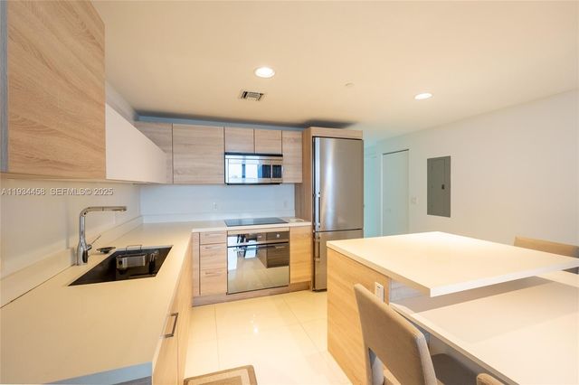 16385 Biscayne Blvd 3117, North Miami Beach, FL 33160