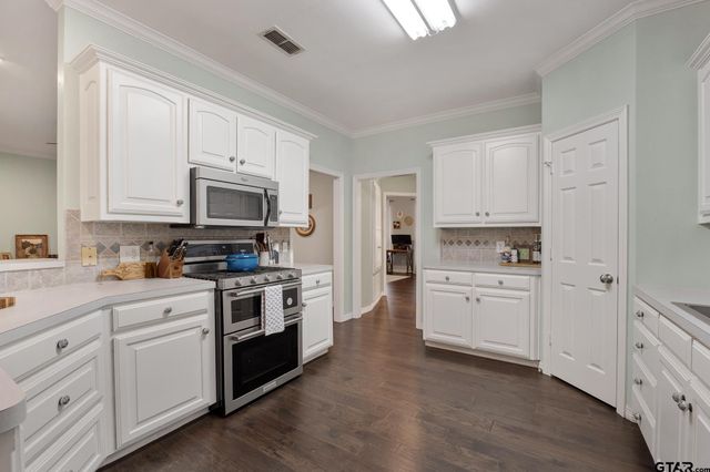4103 Stonebrook Ln, Tyler, TX 75707