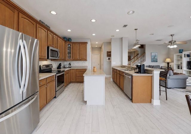 827 SEMINOLE SKY DRIVE, Ruskin, FL 33570
