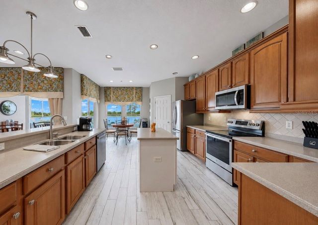 827 SEMINOLE SKY DRIVE, Ruskin, FL 33570