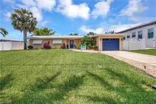1105 Lenox CT, Cape Coral, FL 33904