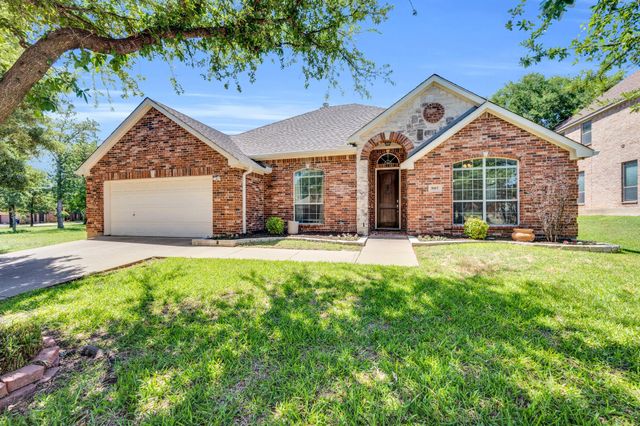 805 Warwick Court, Kennedale, TX 76060