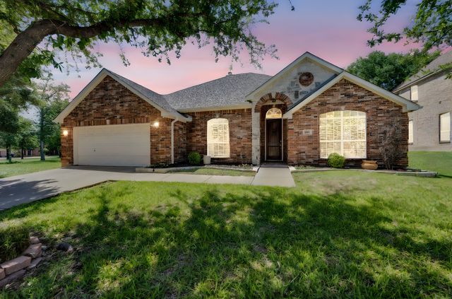 805 Warwick Court, Kennedale, TX 76060
