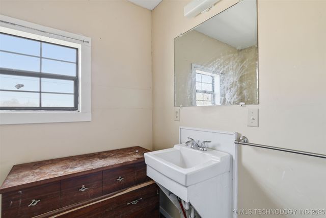 233 W 3rd, Atoka, OK 74525