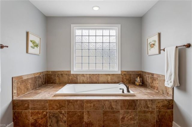 11 Wornom Farm RD, Poquoson, VA 23662