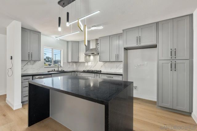 8868 Gowdy Ave, San Diego, CA 92123