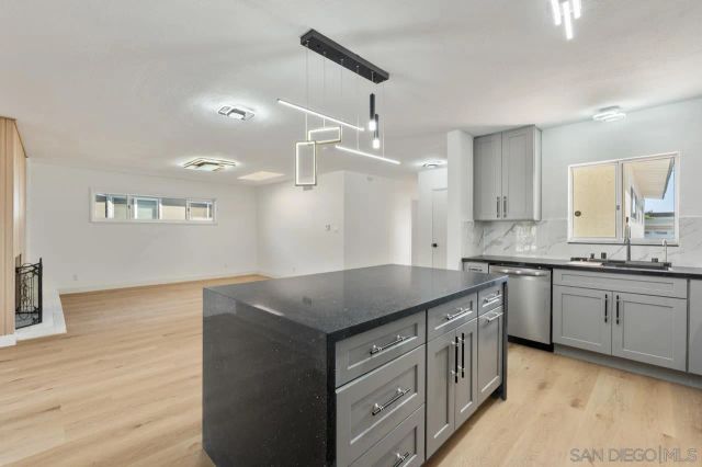 8868 Gowdy Ave, San Diego, CA 92123