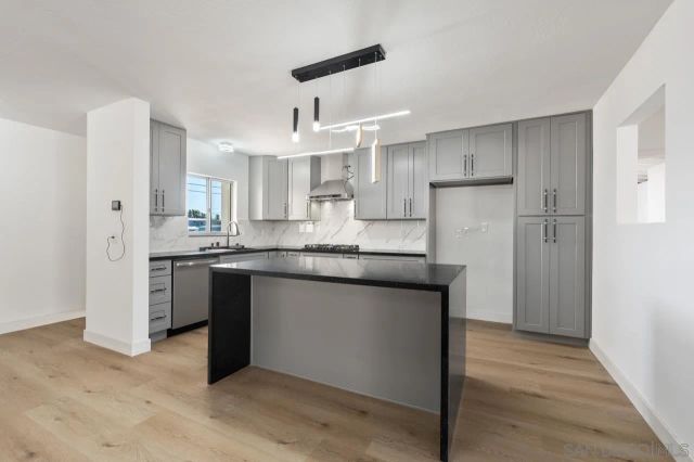 8868 Gowdy Ave, San Diego, CA 92123