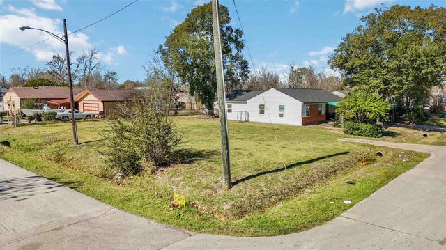 10530 Chesterfield Drive, Houston, TX 77051