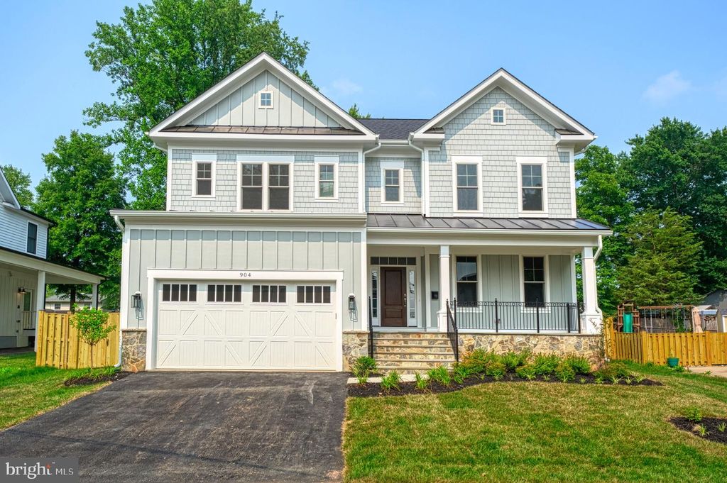 115 SAINT ANDREWS DR NE, Vienna, VA 22180