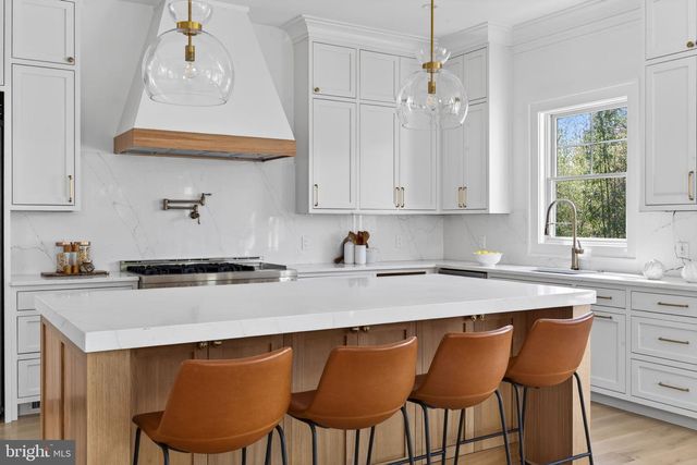 5326 MCKINLEY ST, Bethesda, MD 20814