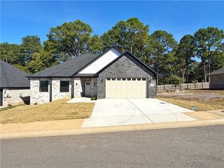 139 Harbor Circle, Russellville, AR 72802