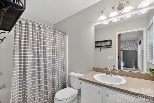 4927 Gateway Drive, Claremont, NC 28610