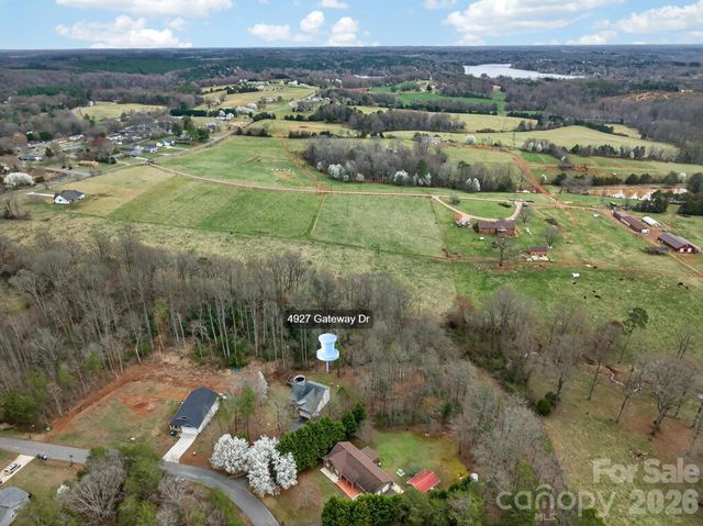 4927 Gateway Drive, Claremont, NC 28610