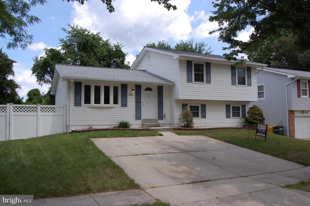 1818 MONTREAL RD, Severn, MD 21144