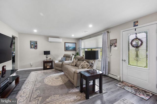 1363 GLEN ECHO DR, Huntingdon Valley, PA 19006