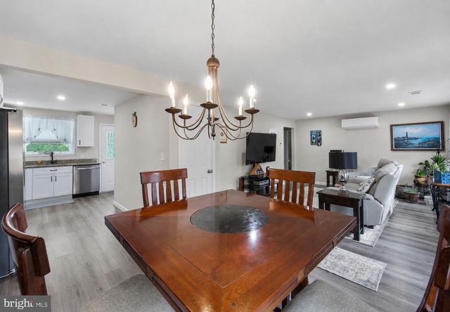 1363 GLEN ECHO DR, Huntingdon Valley, PA 19006