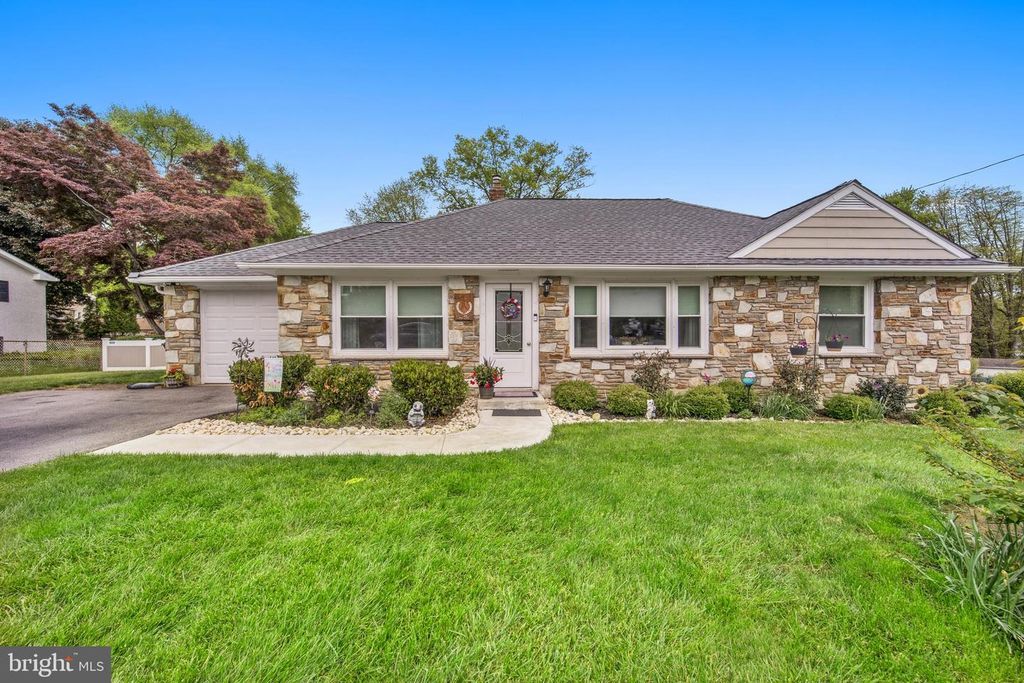 1363 GLEN ECHO DR, Huntingdon Valley, PA 19006