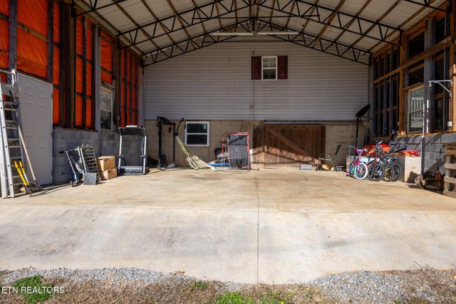 196 Akins Rd, Tellico Plains, TN 37385