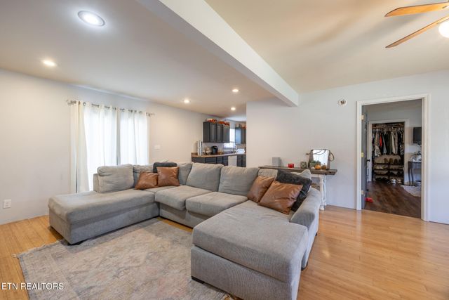 196 Akins Rd, Tellico Plains, TN 37385