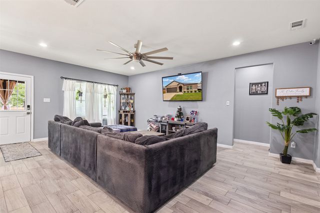 8112 Lakeshore Drive, Kemp, TX 75143