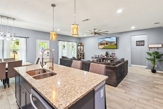 8112 Lakeshore Drive, Kemp, TX 75143